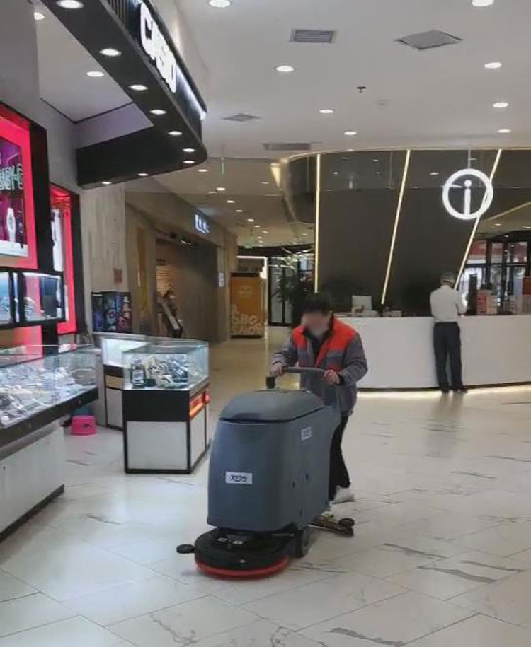 南昌市百盛商場再次采購旭潔X530手推式洗地機提升清潔效率